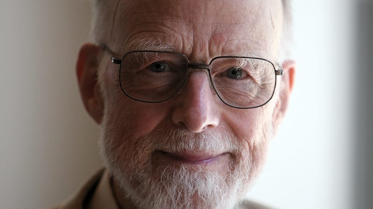 Sir Tony Hoare durante una lectio all'EPFL di Losanna, 2011